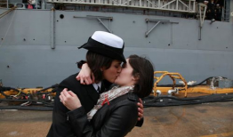 女同性恋亲吻视频,女同性恋亲吻瞬间